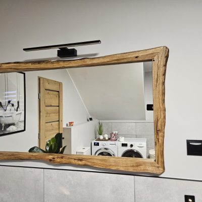 Lustro w ramie drewnianej